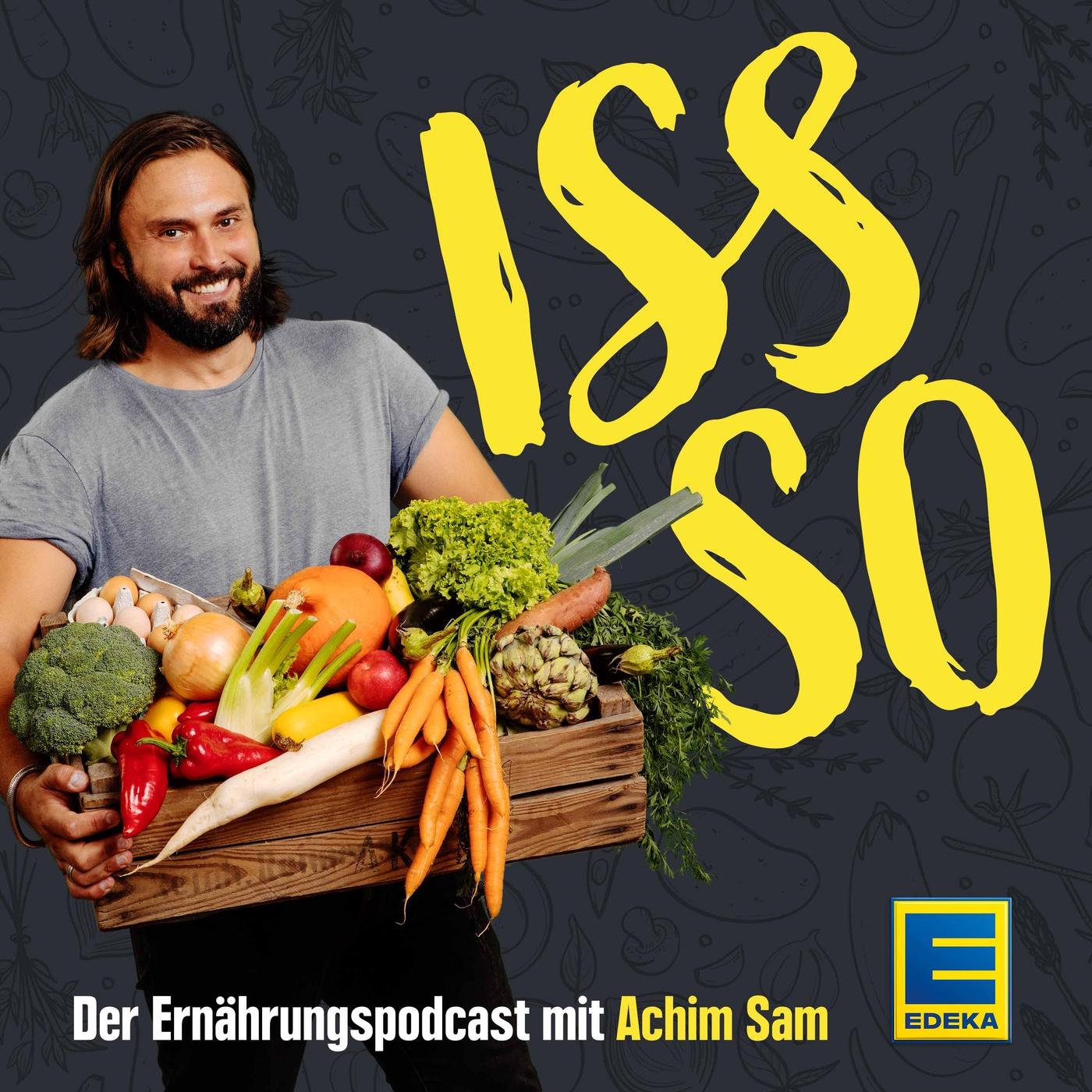 Titelbild des Podcast Iss so mit Achim Sam und einer großen Kiste voller Gemüse